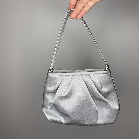 Cute silver handbag - Picture 1 of 3